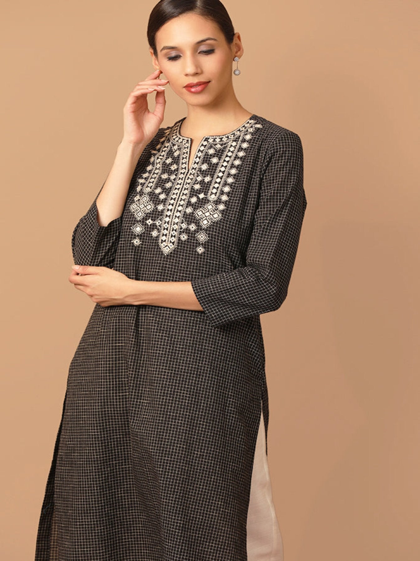 Chequered Pattern Straight-Fit Kurta With Mirror Work