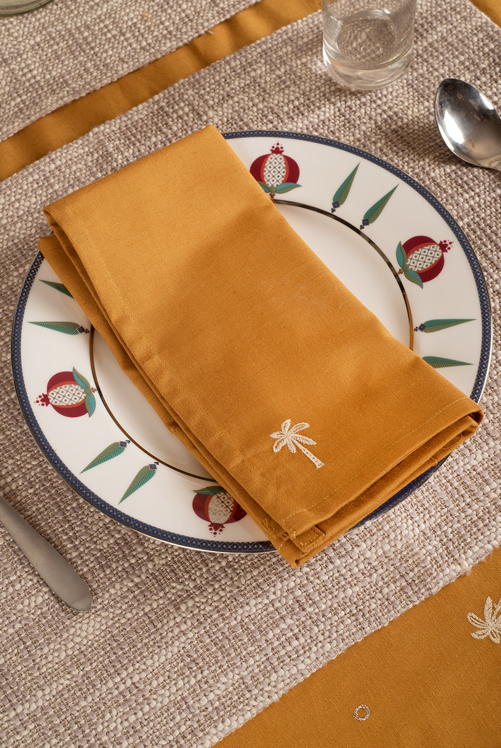Coco Palm Table Linen (Pack of 14 Pieces | 6 Seater)